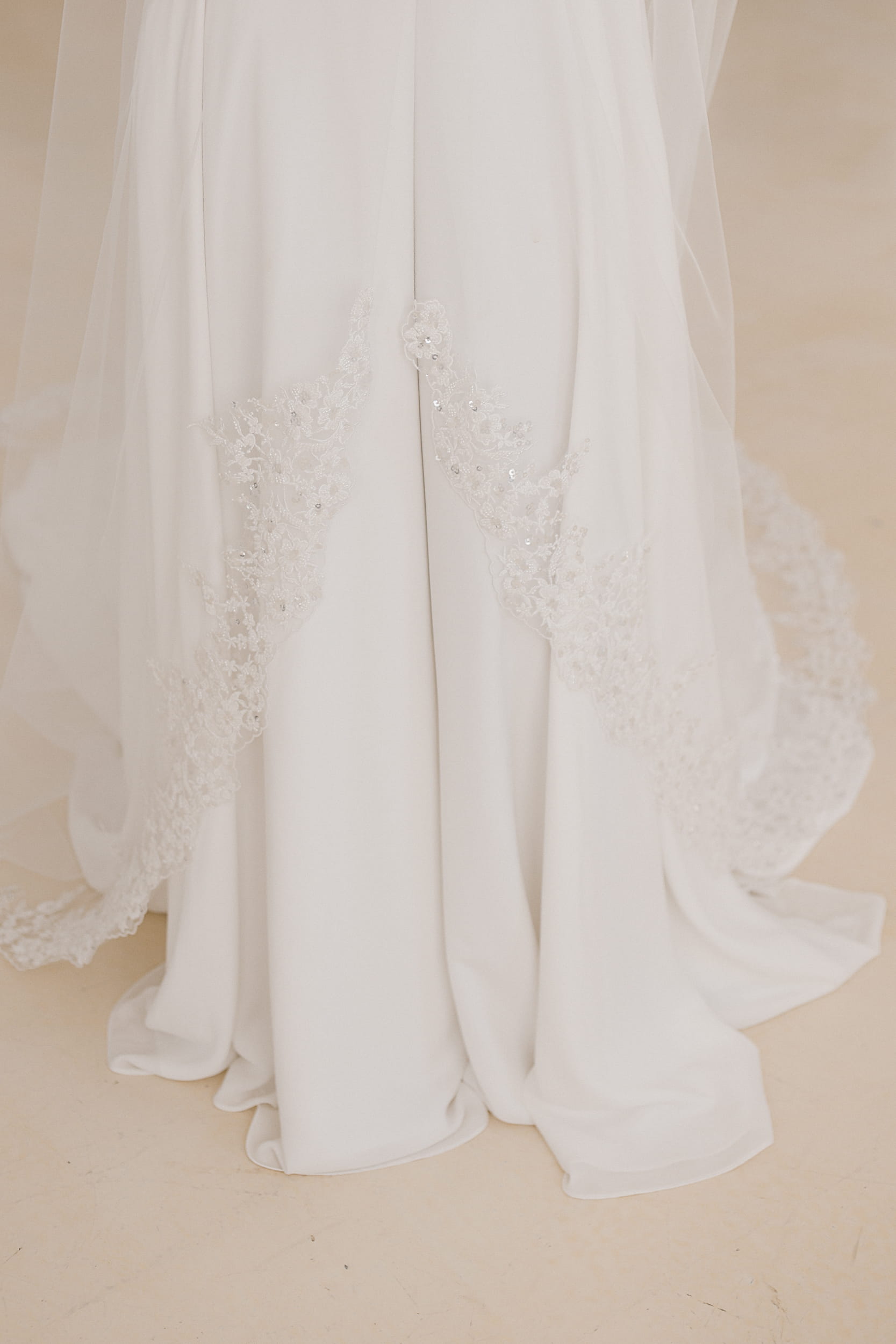 Ana One-Tier Bridal Veil – Effortless Elegance for the Modern Bride - Image 4