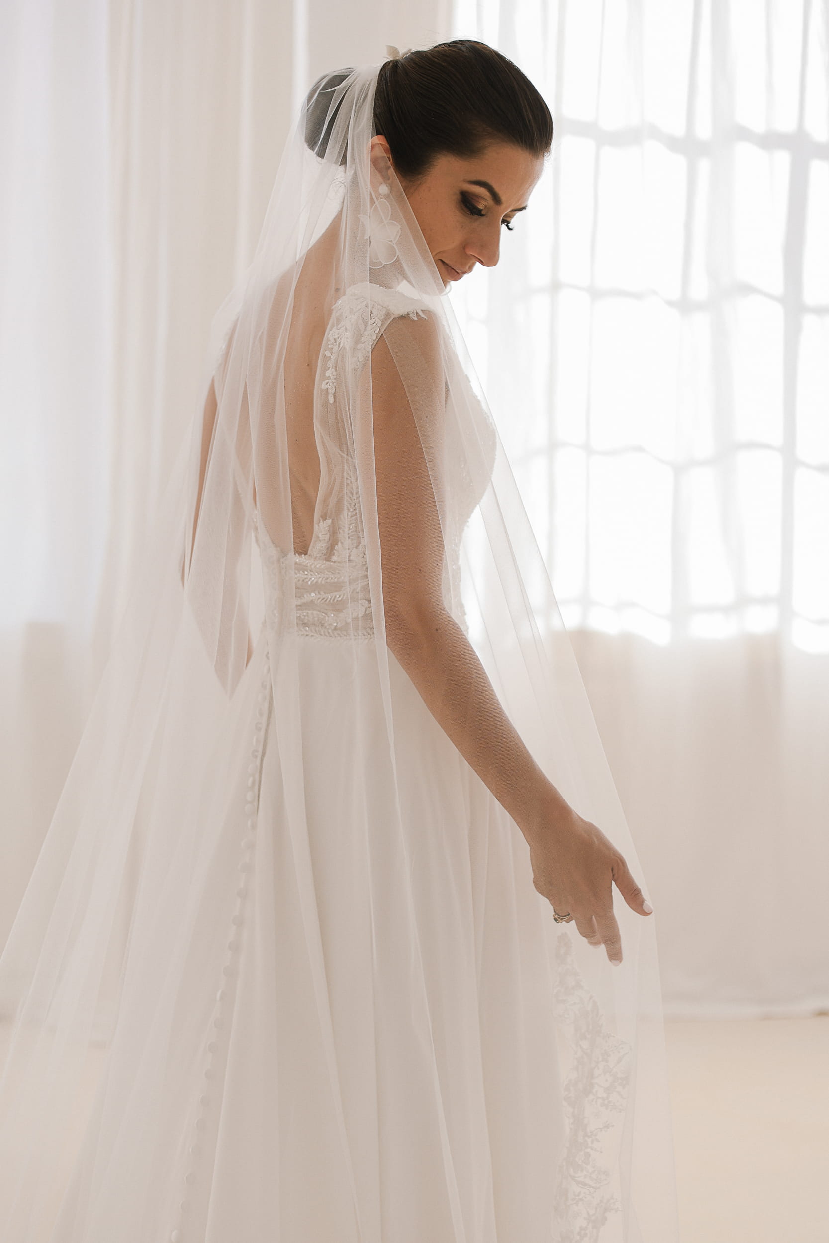 Ana One-Tier Bridal Veil – Effortless Elegance for the Modern Bride - Image 5