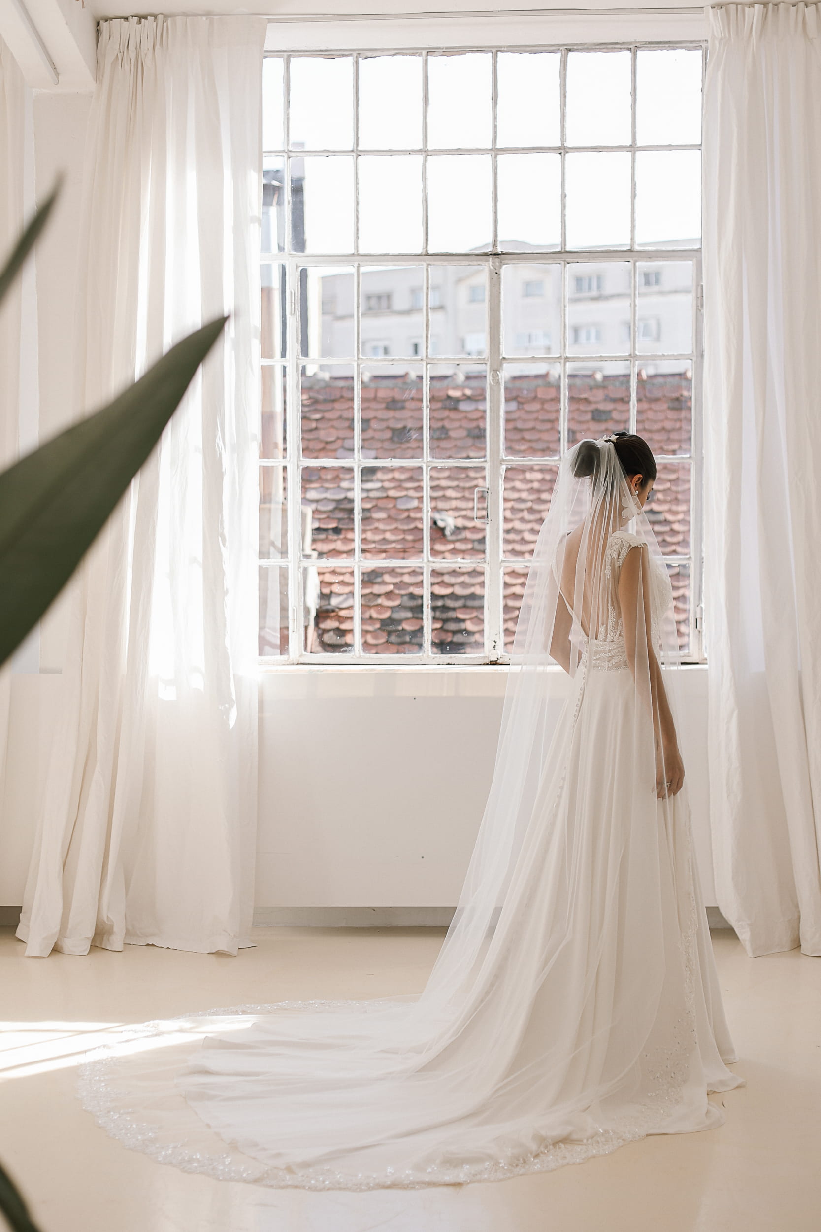 Ana One-Tier Bridal Veil – Effortless Elegance for the Modern Bride - Image 6
