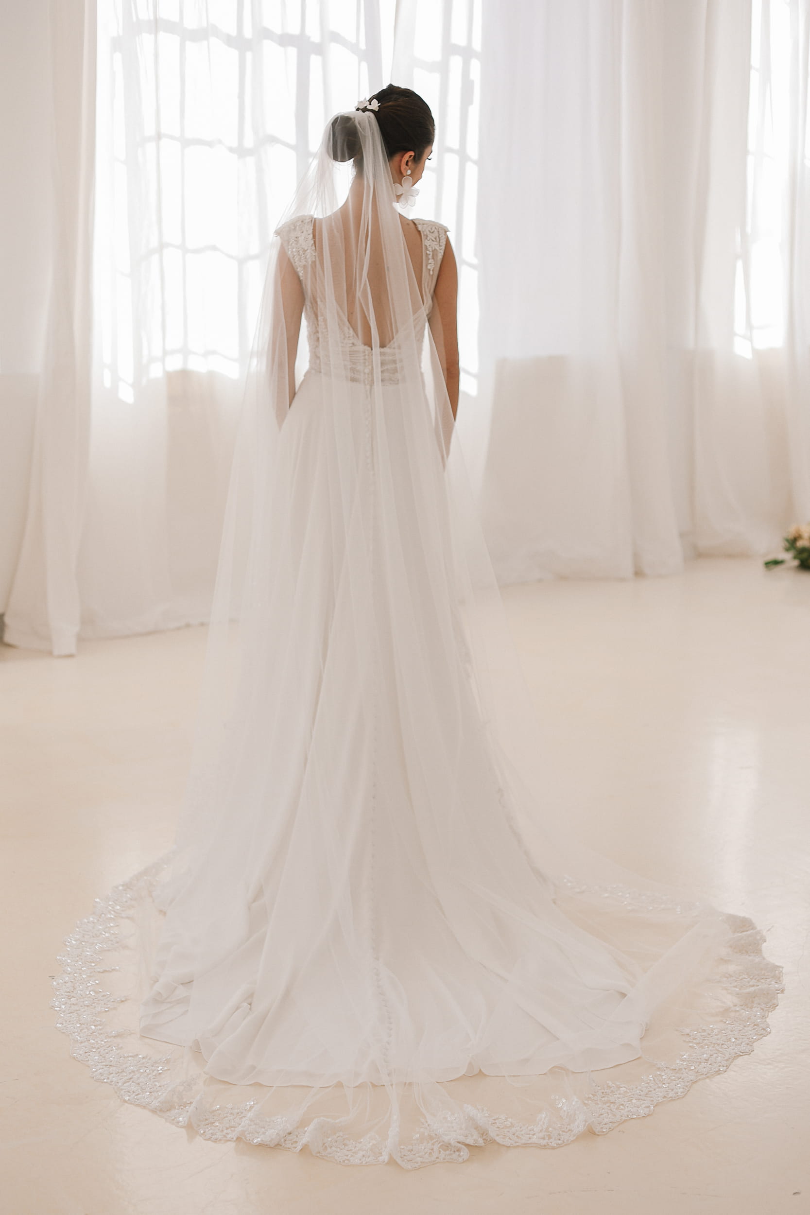 Ana One-Tier Bridal Veil – Effortless Elegance for the Modern Bride - Image 2